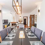Cubo's Front בנאלמדנה